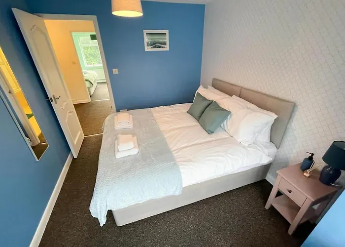 Spacious House In Brighton With Large Garden And Free Parking