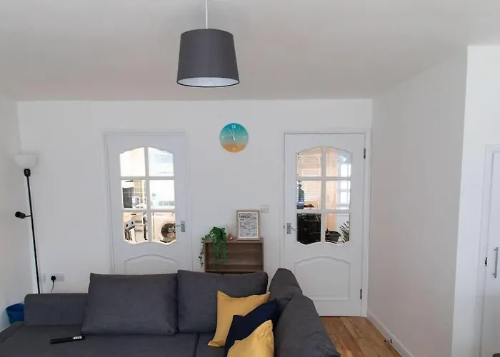 Spacious House In Brighton With Large Garden And Free Parking