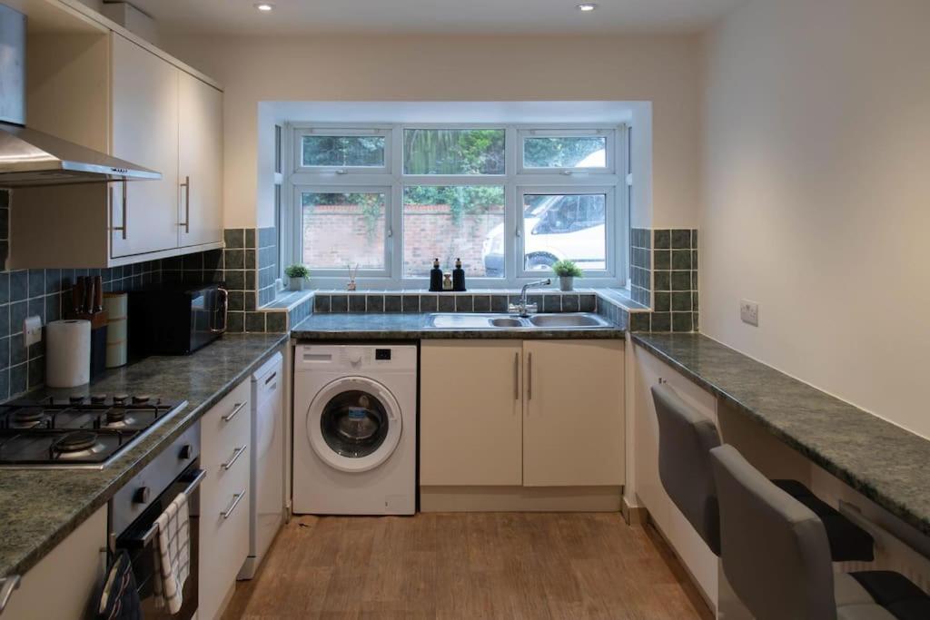 Spacious House In Brighton With Large Garden And Free Parking Apartment