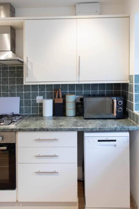 Spacious House In Brighton With Large Garden And Free Parking * Falmer