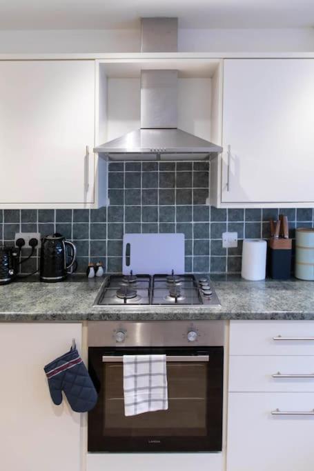 Spacious House In Brighton With Large Garden And Free Parking *