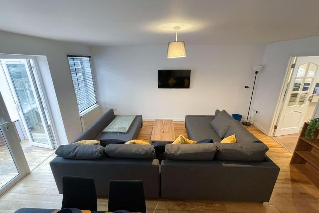 Spacious House In Brighton With Large Garden And Free Parking *